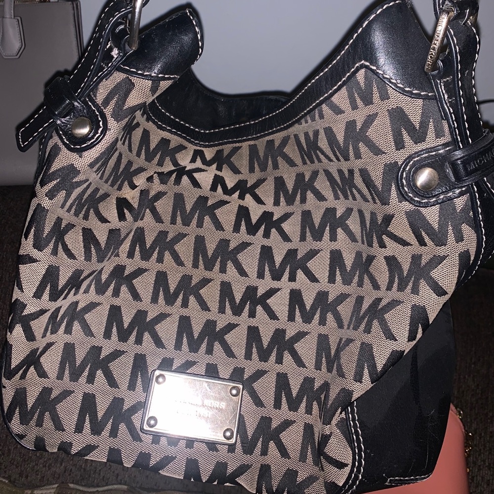 Michael Kors - Picture 2 of 2